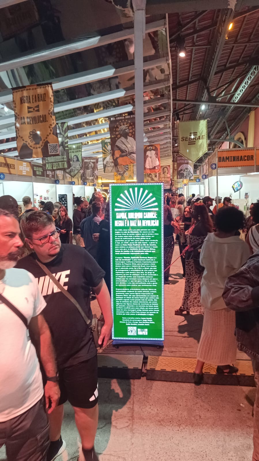 Totem de LED em feira